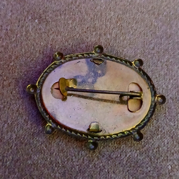 1952 Queen Elizabeth 2 coronation photographic brooch. - Picture 2 of 2